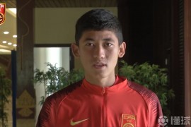 中国U15男足国家队球员、鲁能青训小将买乌郎在接受采访时